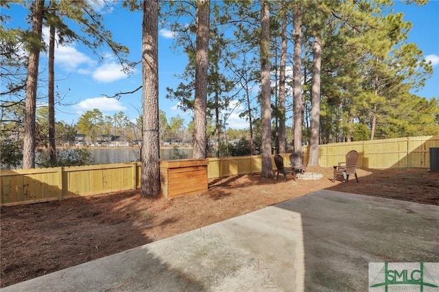 view of yard featuring a patio