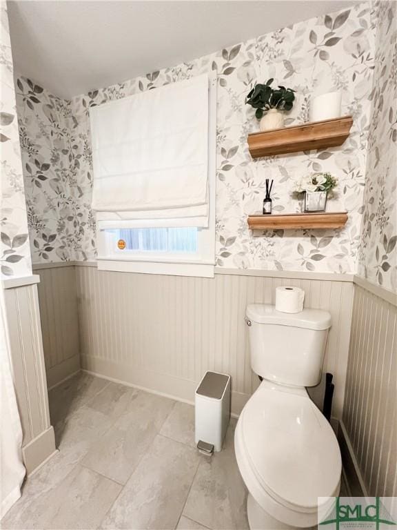 bathroom featuring toilet