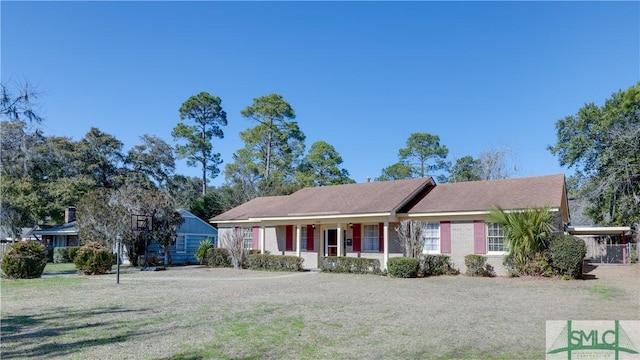 single story home featuring a front lawn and a porch