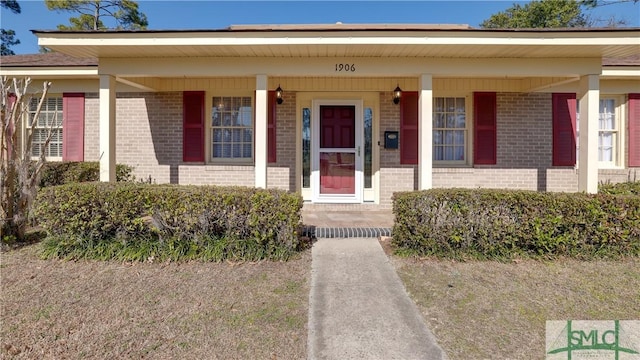 view of front of property featuring covered porch