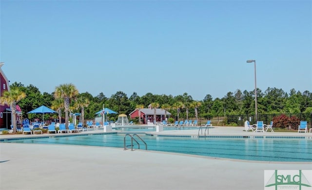 view of swimming pool