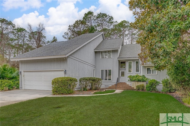 view of front of home featuring a garage and a front yard