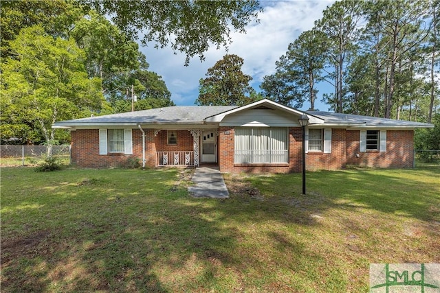 single story home featuring a front yard