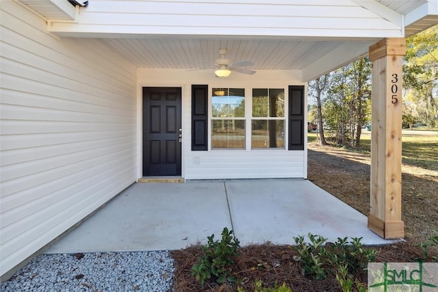 entrance to property with ceiling fan