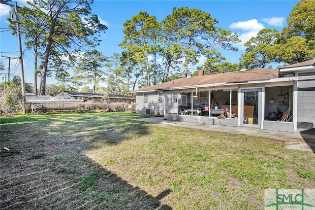 view of yard featuring a patio area