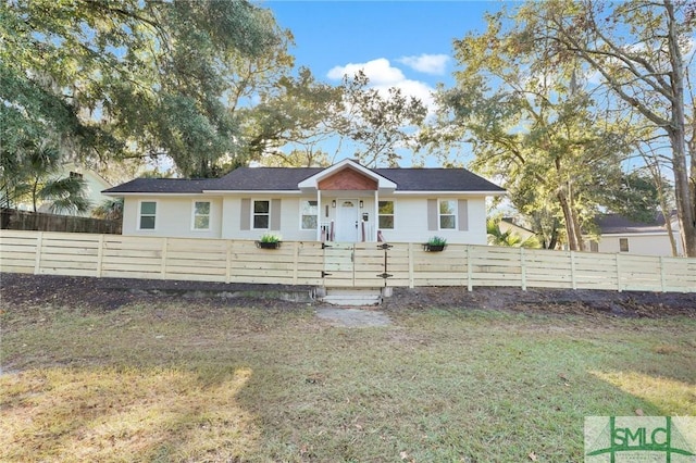 ranch-style home featuring a front lawn