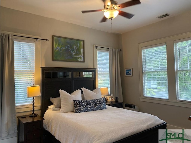 bedroom with ceiling fan