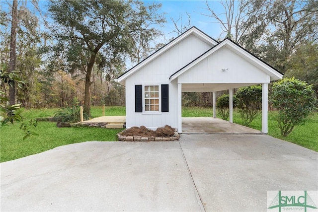 exterior space featuring a yard