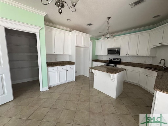 709 Eden Ln, Hinesville, GA 31313 - kitchen with white cabinetry, visible vents, appliances with stainless steel finishes, and a sink