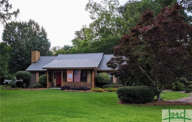 ranch-style house featuring a front yard and a porch