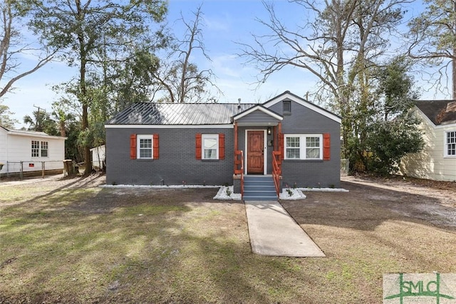 view of front of property with a front yard