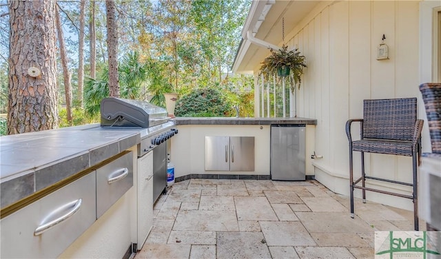 view of patio / terrace featuring an outdoor kitchen and grilling area