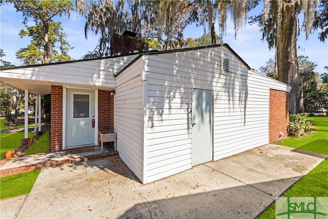 view of outbuilding