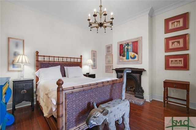 bedroom featuring crown molding, dark hardwood / wood-style floors, and a notable chandelier