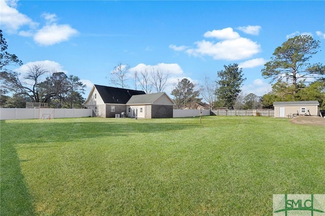 view of yard with a shed