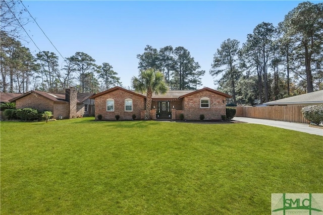 ranch-style home featuring a front yard