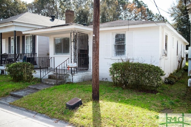 view of front of house with a front yard