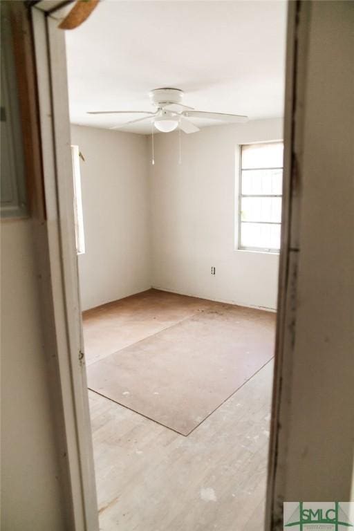 empty room featuring ceiling fan