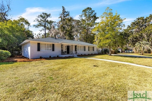 ranch-style house featuring a front lawn