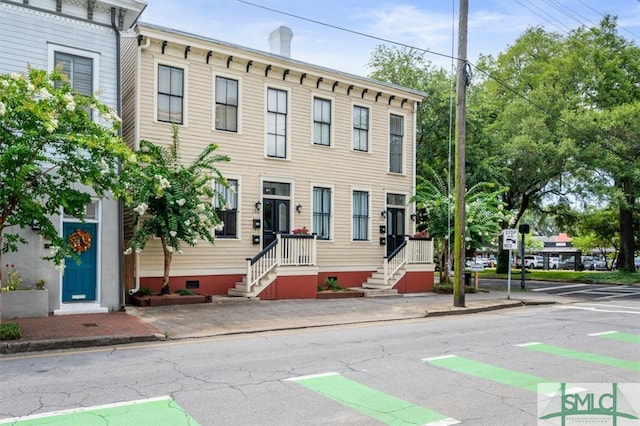 view of front facade