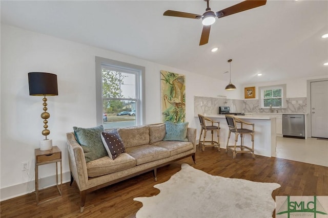 living area featuring recessed lighting, baseboards, wood finished floors, and a ceiling fan