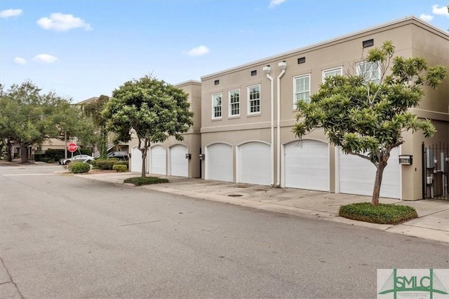 view of front facade featuring a garage