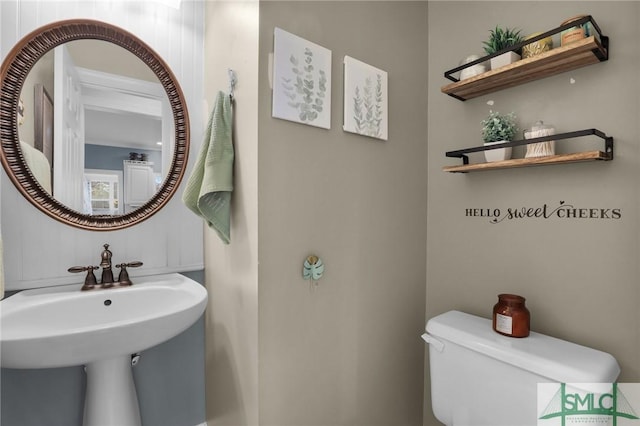 bathroom featuring sink and toilet