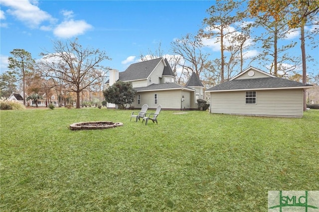 view of yard featuring an outdoor fire pit