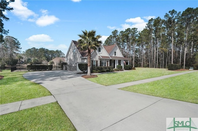 view of front facade featuring a front lawn