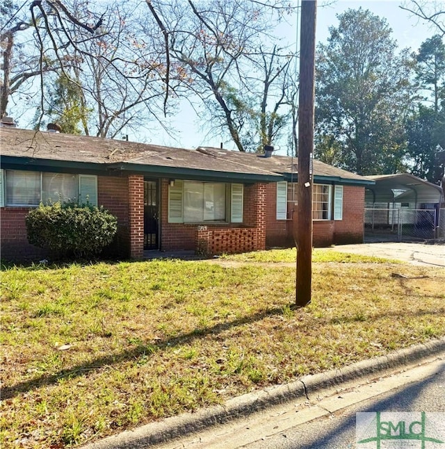 view of front of house featuring a front yard and a carport