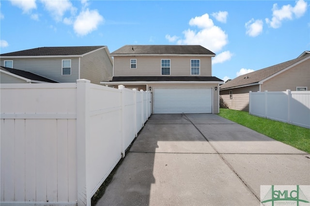 view of front facade featuring a garage