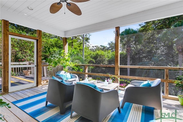 sunroom / solarium with ceiling fan