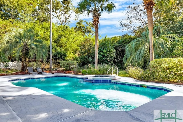 view of pool featuring an in ground hot tub