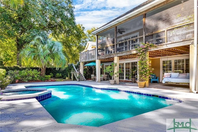 view of swimming pool featuring an in ground hot tub, ceiling fan, a sunroom, and a patio