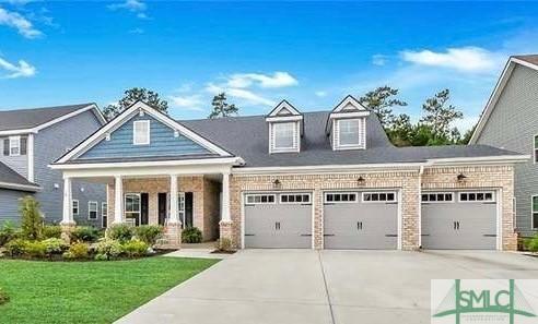 view of front of house featuring a garage and a front yard