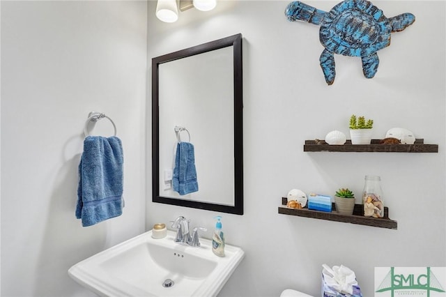 bathroom featuring sink