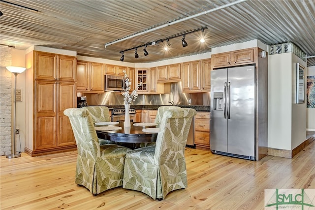 kitchen with sink, stainless steel appliances, and light hardwood / wood-style floors