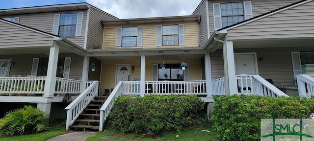 entrance to property featuring covered porch