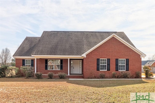 view of front facade featuring a front yard