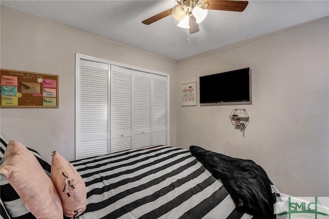 bedroom featuring ceiling fan and a closet