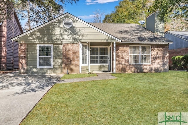 view of front facade with a front lawn