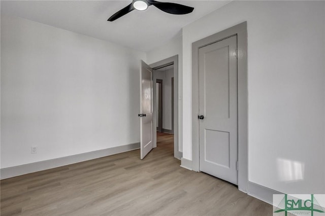 unfurnished bedroom featuring light wood-type flooring, ceiling fan, and baseboards