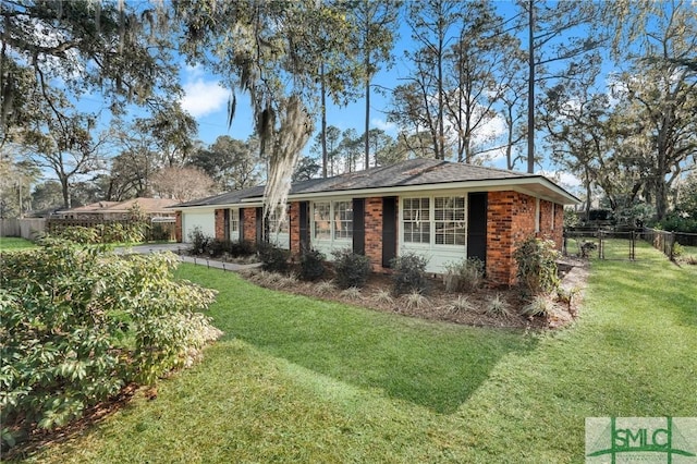 single story home featuring a front lawn