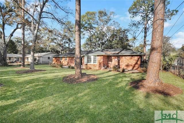 view of front facade with a front yard