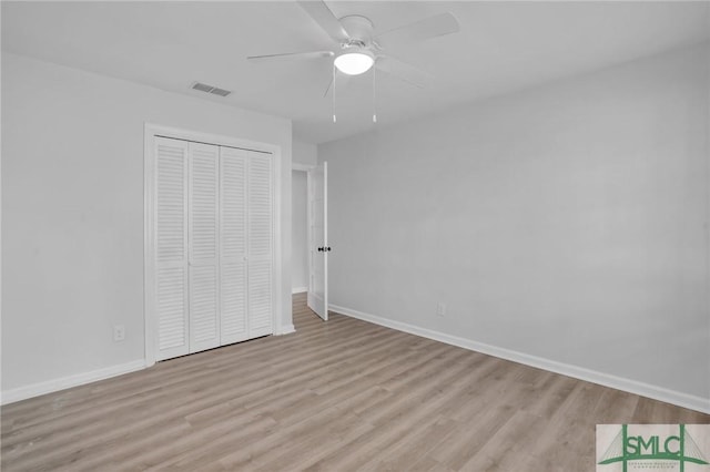 unfurnished bedroom featuring ceiling fan, light wood-type flooring, and a closet