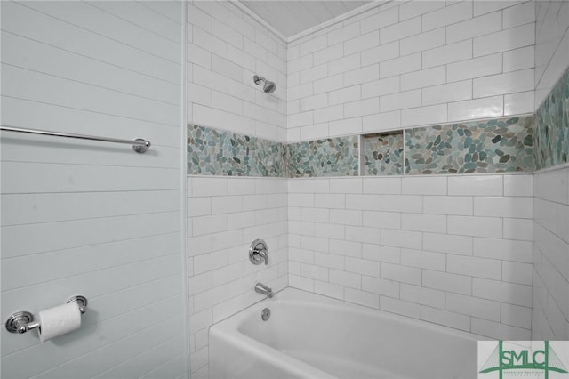 bathroom featuring tiled shower / bath combo