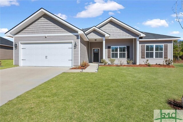 view of front of house featuring a garage and a front yard