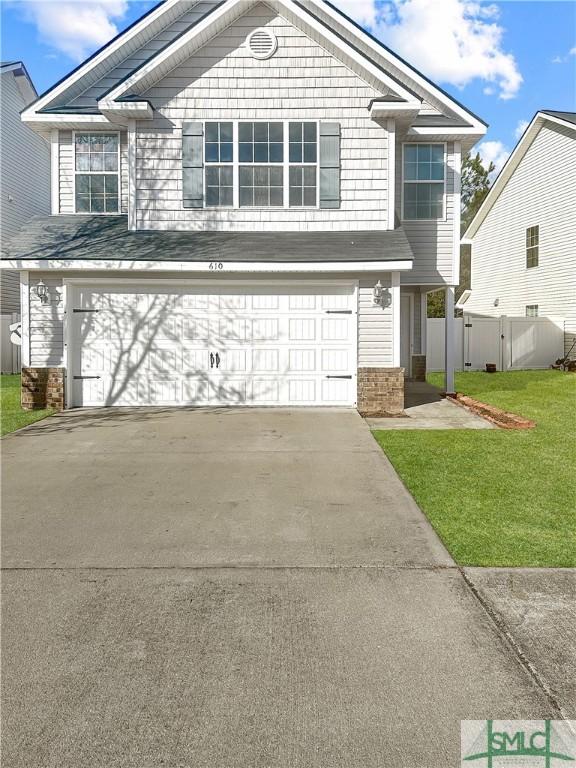 view of front of home featuring a garage and a front yard