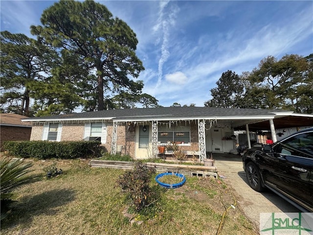 view of front of house featuring a carport