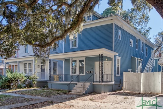 view of front of property featuring covered porch